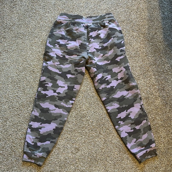 Lululemon Scuba High-Rise Jogger - Picture 4 of 14